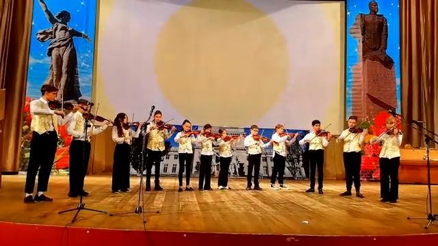 Капуа  "О  СОЛЕ  МИО"   Образцовый ансамбль ВИОЛИНО  ДМШ  № 13. ЗДОРОВО !
