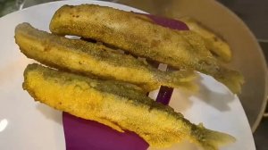 ЗОЛОТИСТАЯ ЖАРЕНАЯ МОЙВА с ХРУСТЯЩЕЙ КОРОЧКОЙ получается довольно вкусной и аппетитной как семечки.
