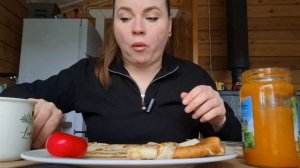 Дачный мукбанг| Блины, кабачковая икра, редис, сыр да кофе) #мукбанг #дача #утро
