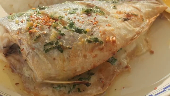 Сегодня на ужин ДОРАДО в духовке с чесноком, лимоном и зеленью...🐟😋