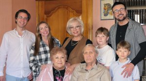 Дожил. Юбилей с пирогами для родственников.