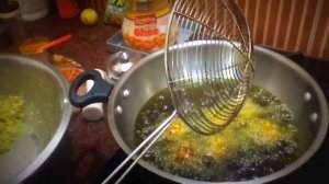Пакоры из белокочанной капусты и чатни из кориандра