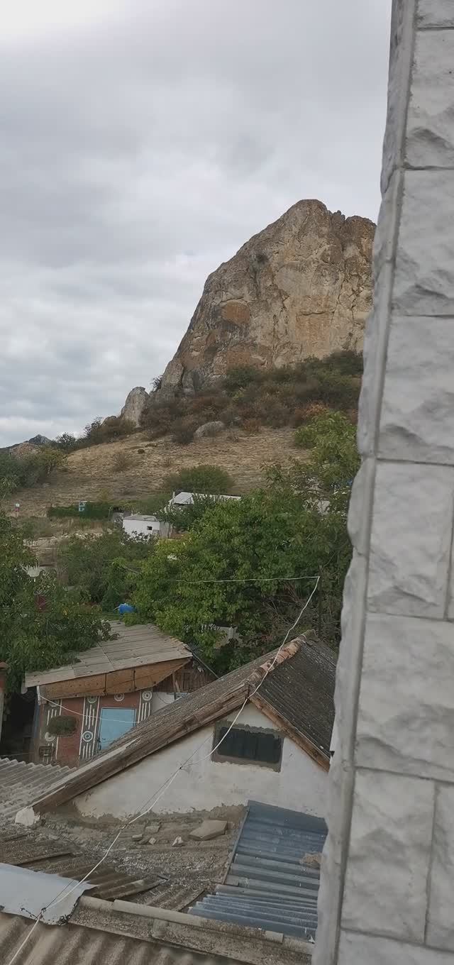 Домик в морском стиле с башенками. п. Курортное, Крым, сентябрь.