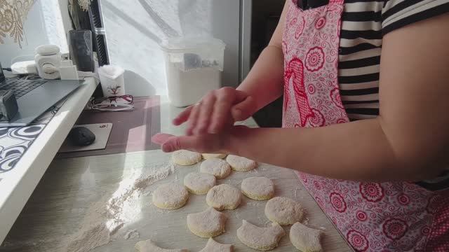 ДЕЛАЮ СЫРНИКИ ПО ДРУГОМУ. НАЛЕПИЛА ЛЕНИВЫХ ГОЛУБЦОВ