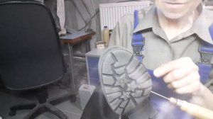 Ремонт обуви Прошиваем подошву.