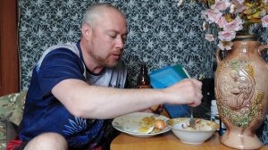 Мукбанг. Перловка с жареным луком и морковкой. Квашеная капуста. Эльтиген огненная земля. Мотобот.