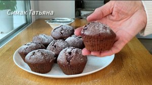 Шоколадные кексы с вишней на кефире
