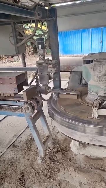 Автоматическое изготовление кирпича.