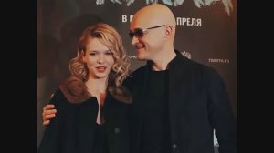 48-летний Егор Бероев впервые вышел в свет с 21-летней женой