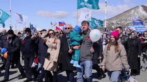 В российских регионах отмечают Праздник весны и труда.