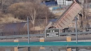 ЗАХОРОНЕНИЕ СТРОИТЕЛЬНОГО МУСОРА НА БЕРЕГУ РЕКИ УДА В «ГОРодЕ ДЛЯ ЛЮДЕЙ» 21-28.04.26 БОРИС БОДИЕВ