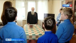 Концерты с доставкой на дом дарят кировским ветеранам Великой Отечественной войны и труженикам тыла