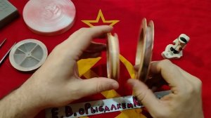 УНИКАЛЬНАЯ РЫБОЛОВНАЯ КОРОБОЧКА ДЛЯ РЫБАЦКОЙ МЕЛОЧЕВКИ ИЗ СССР С ТРЕМЯ МОТОВИЛАМИ.