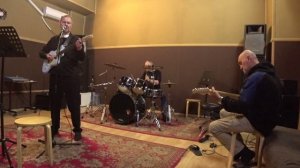 группа хаос издевается над звуками