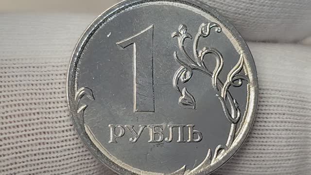 Цена 300000 рублей! 1 рубль 2011 года. Цена стоимость монеты разновидности.
