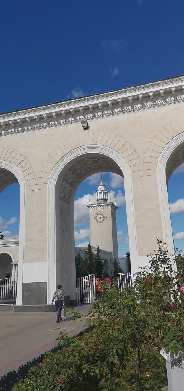 Дворик ж/д вокзала в Симферополе, Крым ч.3