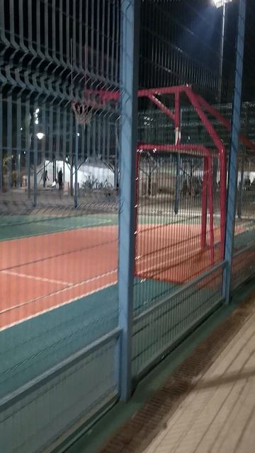 Ночная жизнь на микро-стадиончике в Симеизе. Крым.