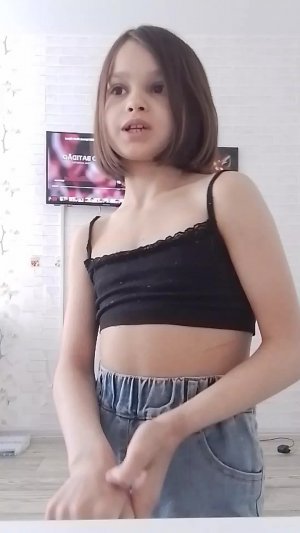 трансляция танцев и асмр!
заходи не стесняйся!
