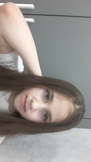 провела 24 часа в своей комнате/Даша шоу