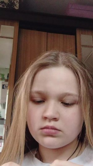 помогите меня брат убивает 😭 😭 😭