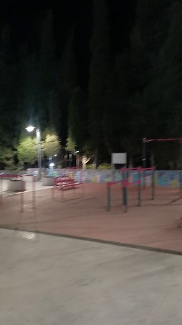 Ночная жизнь на спорт площадке в Симеизе.