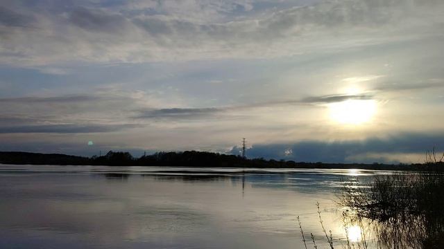 красота вечером на реке( 30 апреля)