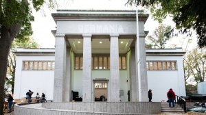 Жюри Венецианской биеннале ушло в отставку после проверки из-за участия России