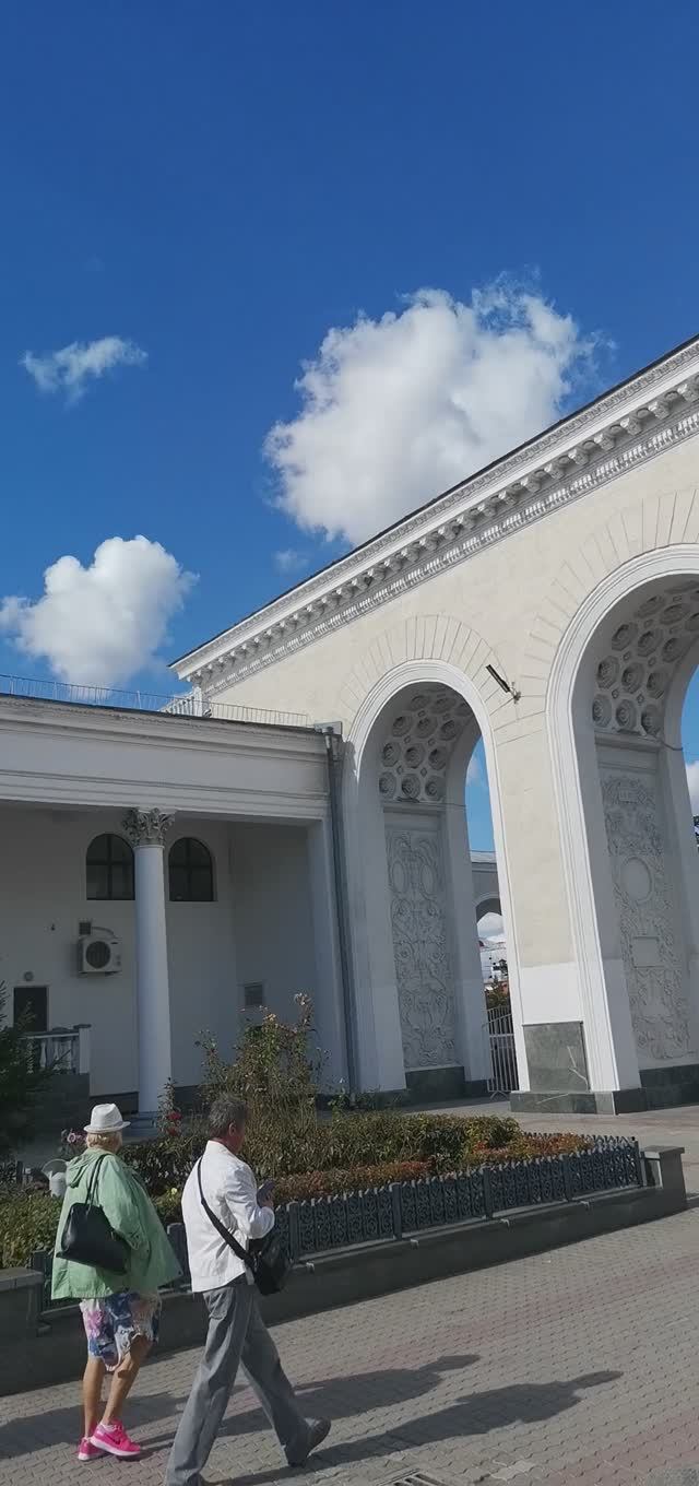 Дворик ж/д вокзала в Симферополе, Крым ч.3