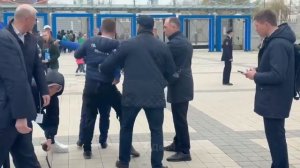 Неизвестный попытался напасть на губернатора Свердловской области Дениса Паслера

Инцидент произошёл