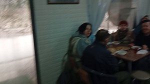 Везде поём эту песню перед едой