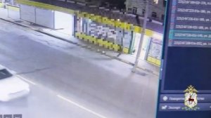 🤦🏼♂️ В Нижнем Новгороде мужчина ограбил цветочный и раздал букеты людям. 

18-летний добряк,