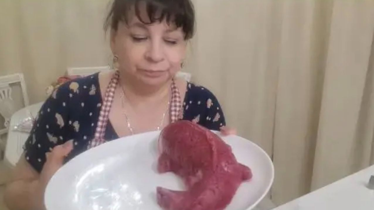Готовлю к празднику. Салаты и закуски. Собираю торт. Уборка в доме.