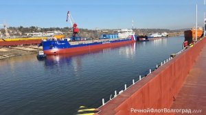 Как спускают теплоходы на воду после ремонта