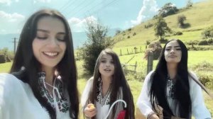 Румынские девушки красиво поют.