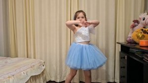 Танец под песню Девчачий чат 🤩🙂🤩🙂