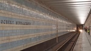 Перегонка снегоуборочной машины на станции Проспект Вернадского