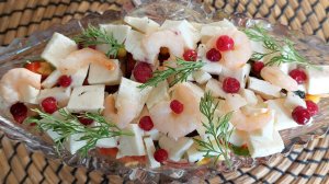 Овощной салат с масляной брынзой и креветками. Замечательный лёгкий и сытный ужин или завтрак.