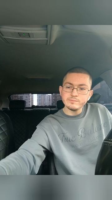 А вы вот уехали, мы вас видели. Пассажиры сидят на лавочке пока водитель корячится во дворе.