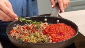 Спагетти с соусом болоньезе