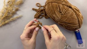 Как вязать воздушную петлю из плюшевой пряжи | Для начинающих