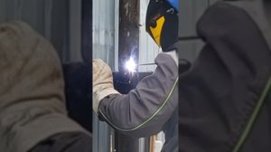 у трудяги сегодня сварочные работы