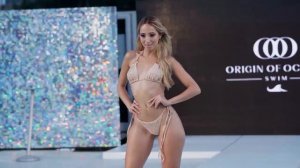 Модели на подиуме 191