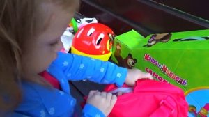 ВЛОГ： Катаемся на новом самокате для детей