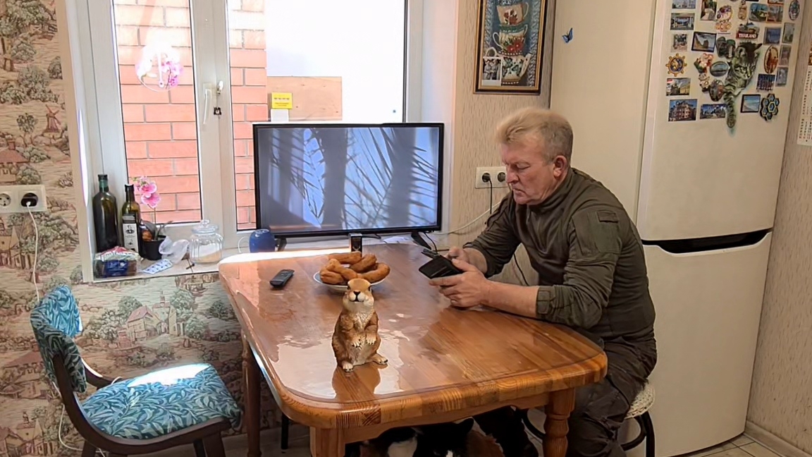 Олег и пончики. Огород у Тани. Суслик.