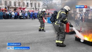 На главной площади Слободского отметили День пожарной охраны