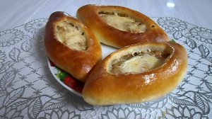 Домашние пирожки-лодочки с фаршем и сыром в духовке