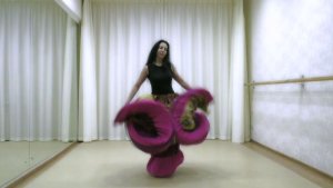 Уроки танца. Работа цыганской юбкой