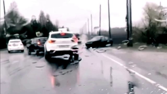 Авария на улице Сахарова в Омске