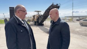 Игорь Молчанов проверил ход ремонта на улице Усть-Курдюмской