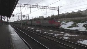 Электровоз ВЛ11-235/237А (ТЧЭ-23) с грузовым поездом № ХХХХ.